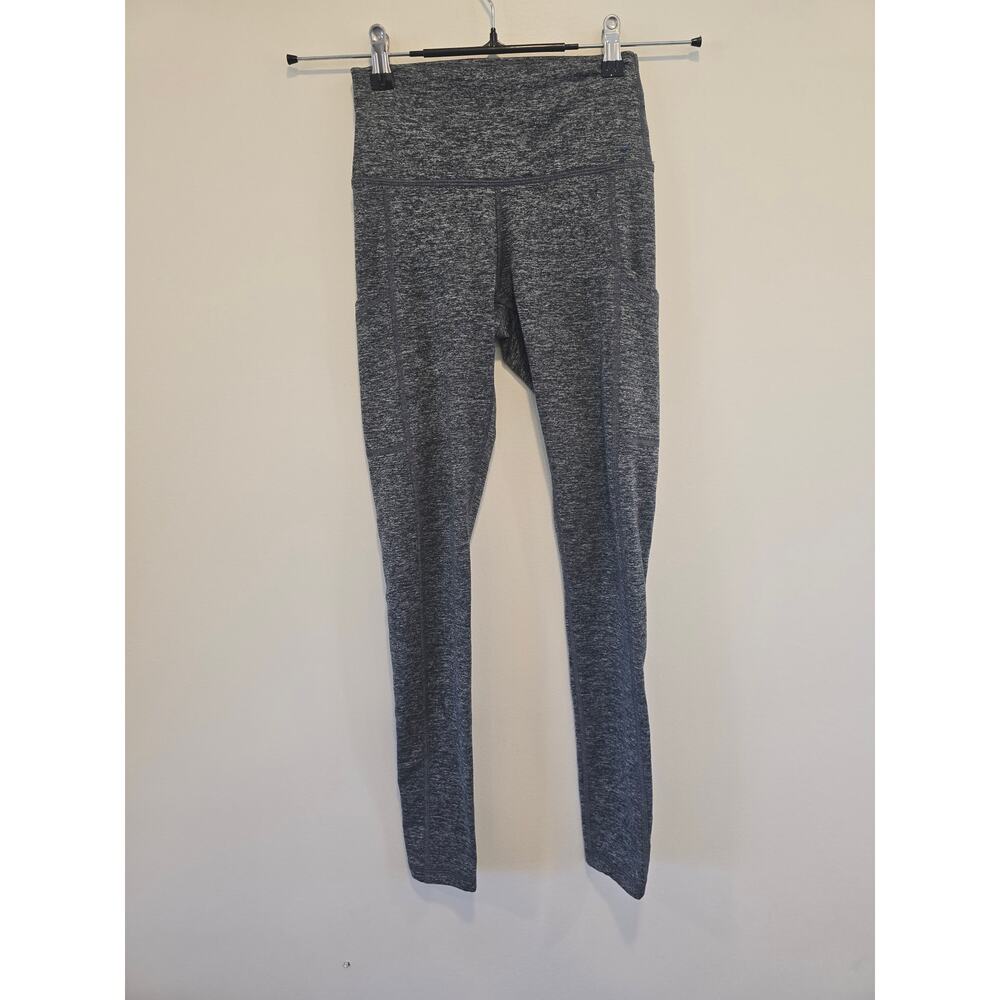 Athleta Black and White Lightening Static 7/8 Leggings size Sm Preloved